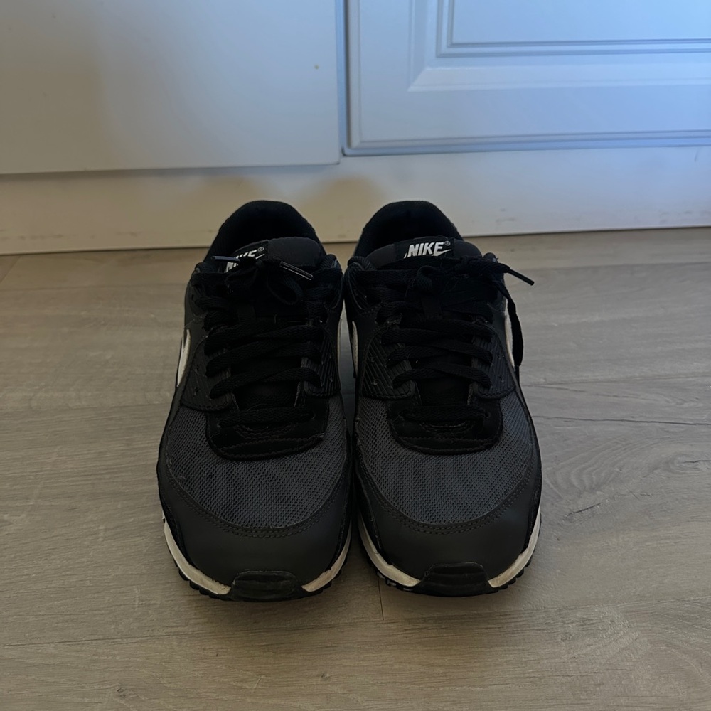 Nike Men's Black and White Sneakers